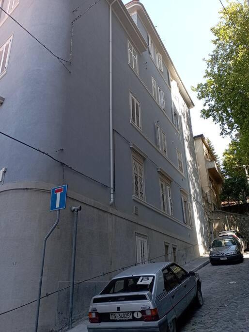 Appartamento In Centro Storico ตรีเอสเต ภายนอก รูปภาพ